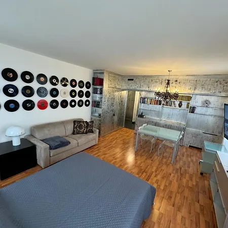Apartman House 326 *